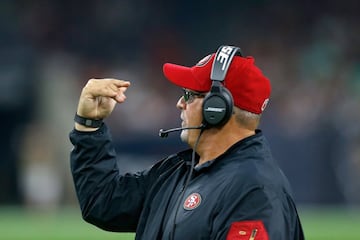 Formó parte de los 49ers como su entrenador de alas cerradas en 2015.