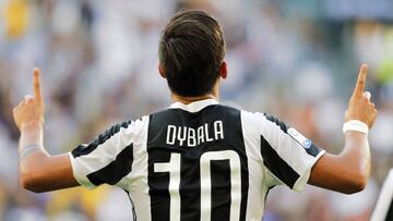 Juventus' Argentinian forward Paulo Dybala celebrates after scoring during a goal during the Italian Serie A football match Juventus vs Cagliari on August 19, 2017 at the Allianz Stadium in Turin. / AFP PHOTO / Marco BERTORELLO