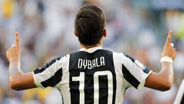 Juventus&#039; Argentinian forward Paulo Dybala  celebrates after scoring during a goal  during the Italian Serie A football match Juventus vs Cagliari on August 19, 2017 at the Allianz Stadium in Turin. / AFP PHOTO / Marco BERTORELLO