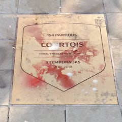 Pintan por completo la placa de Courtois en el Metropolitano