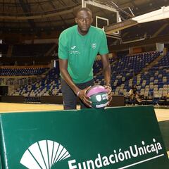 El Unicaja presenta a Diop: “Espero ser el del Baskonia”