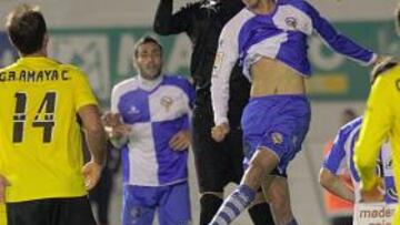 <b>VALLADAR. </b>Alberto fue, una vez más, el mejor del Real Murcia. Firmó paradas portentosas y con ellas salvó un punto.