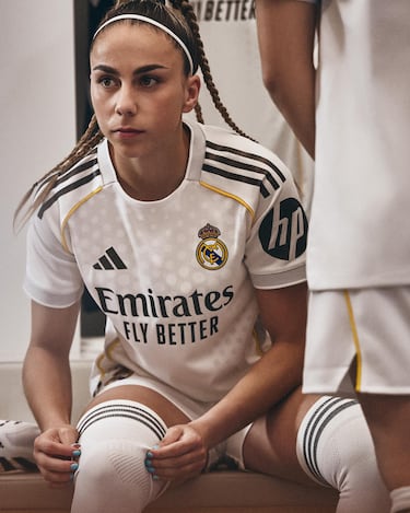 Athenea con la nueva equipación del Real Madrid para la temporada 2025-26.