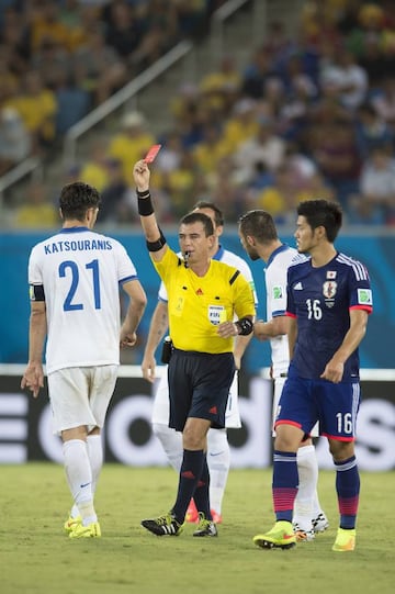 Joel Aguilar en partido de la Copa Mundial de Brasil 2014 entre Japón y Grecia.