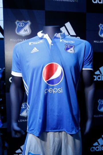 Millonarios presentó su nueva camiseta y su plantilla para este 2017