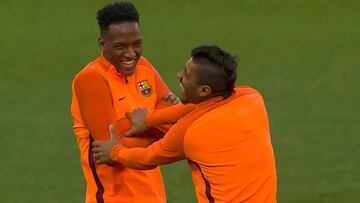 09/04/18 Entrenamiento Barcelona Yerry Mina (FC Barcelona) y Paulinho (FC Barcelona)