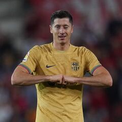 Lewandowski pone líder al Barça
