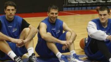 <b>EX CAJISTAS. </b>Ellis, Asselin, Sergio Sánchez y Caner-Medley, ahora en el Estu, pasaron por el Cajasol.