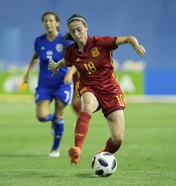 Otra de las jóvenes que se ha ganado el puesto para Vilda, ha pasado por todas las categorías inferiores y dará profundidad de banquillo en este Mundial. Interior, su juego encaja en el de La Roja.