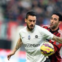 Atalanta con Carmona y Pinilla sorprendió en su visita al Milan