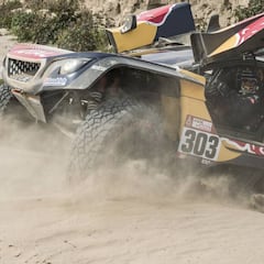 Exhibición de Loeb y Sainz; Despres y Al-Attiyah caen