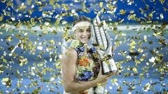 Aryna Sabalenka poses with her trophy after defeating Anett Kontaveit.