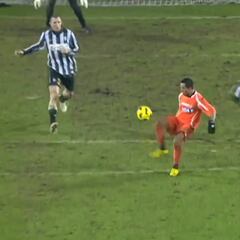 Doble sombrero: el olvidado golazo de Alexis a la 'Juve'