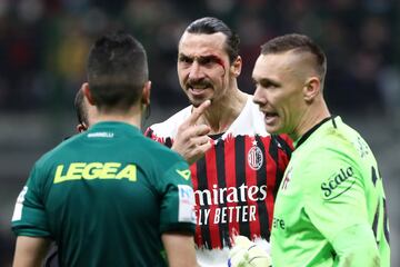 El chileno Gary Medel y el sueco Zlatan Ibrahimovic protagonizaron un fuerte choque durante el partido entre el AC Milan y el Bolonia. Los dos jugadores quedaron tendidos en el césped, sangrando. Necesitaron de asistencia médica para poder incorporarse.
