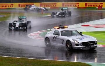 SUZUKA, JAPAN - OCTOBER 05:  Nico Rosberg of Germany and Mercedes GP, Lewis Hamilton of Great Britain and Mercedes GP and Valtteri Bottas of Finland and Williams follow the safety car as rain falls during the start of the Japanese Formula One Grand Prix at Suzuka Circuit on October 5, 2014 in Suzuka, Japan.  (Photo by Clive Rose/Getty Images)