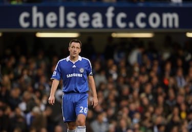 Capitán indiscutible, corazón de hierro y símbolo del Chelsea durante más de una época. Por su fortaleza y liderazgo, Terry era el Iron Man del vestuario. Además, su solidez defensiva y carácter lo convirtieron en una figura prácticamente invulnerable.