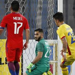 Medel es el capitán con más expulsiones en 106 años de la Roja