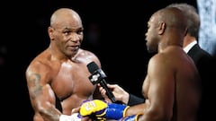 Mike Tyson y Roy Jones, Jr. tras su combate de exhibici&oacute;n