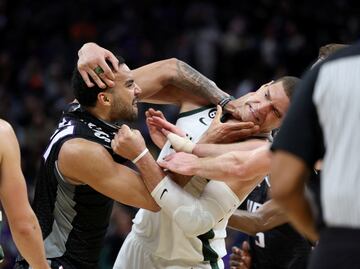 Final caliente en Sacramento. Brook Lopez, pívot de Milwaukee Bucks, se lanzó sobre Trey Lyles, ala-pívot de los Kings, en los últimos segundos del duelo en el Golden 1 Center para proteger a su compañero y amigo Giannis Antetokounmpo, que recibió un feo empujón del jugador local. Ambos fueron expulsados.  