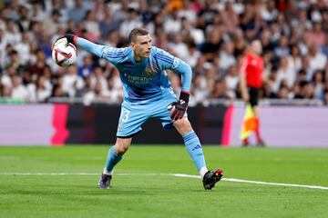 Tras ser cedido por el Real Madrid a varios equipos se incorpor¨® a las filas del equipo blanco en 2020 donde lleva desde entonces. Hasta la fecha ha defendido la porter¨ªa madridista en 58 ocasiones.