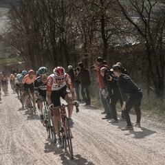 Van der Poel acapara los focos en la apertura de las clásicas