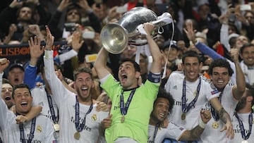 Casillas levanta la Décima en Lisboa.