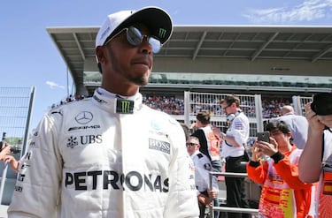 Lewis Hamilton edges Vettel to take pole in Barcelona