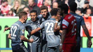 El Bayern golea, se mantiene líder pero pierde a Neuer