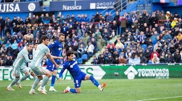 En el minuto 92 Arambarri desvi un tiro de Diego Rico al fondo de la red. Poco que celebrar pues el linier se?al fuera de juego.
