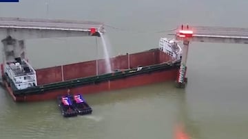 Al menos cinco muertos tras el choque de un buque contra un puente en China