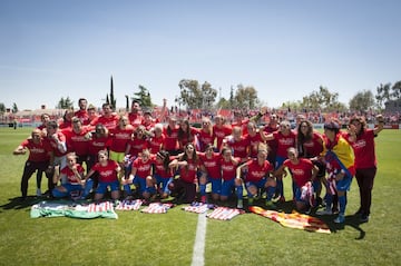 Atlético de Madrid pose with the Liga Iberdrola trophy - the first time they have been crowned champions.