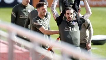 Vrsaljko, con Sa&uacute;l en un entrenamiento del Atl&eacute;tico.