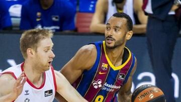 Adam Hanga en acción.