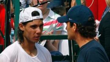 <b>DOS GRANDES. </b>Nadal y Federer se saludaron ayer en París.