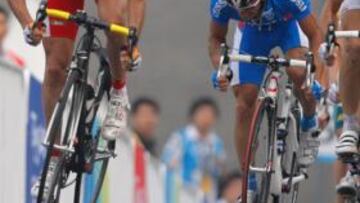 <b>SPRINT FINAL. </b>Samuel S¨¢nchez super¨® con potencia en los ¨²ltimos metros al ruso Alexandr Kolobnev, al italiano Davide Rebellin (plata) y al suizo Cancellara (bronce).