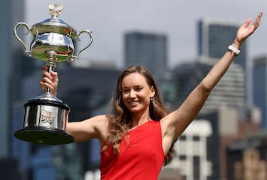 Sabalenka reaccionó en el segundo set, mejorando la devolución y alargando los intercambios, forzando el tercer parcial.