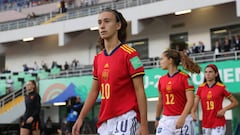 SAN JOSE, COSTA RICA - AUGUST 25: Julia Bartel (L) of Spain enter the pitch prior the FIFA U-20 Women's World Cup Costa Rica 2022 Semi Final match between Spain and Netherlands at Estadio Nacional de Costa Rica on August 25, 2022 in San Jose, Costa Rica. (Photo by Buda Mendes - FIFA/FIFA via Getty Images)