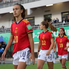 Set en blanco de la Sub-19 en el estreno de Sonia Bermúdez