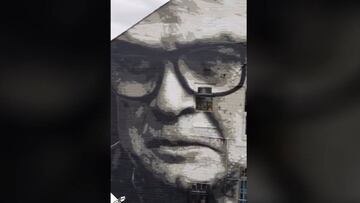 El espectacular mural para Bielsa antes del debut en Premier