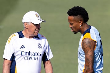 Ancelotti y Militao, en Valdebebas.