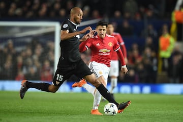 Alexis Sánchez y el Manchester United cayeron por 1-2 en el partido de vuelta de octavos de final ante el Sevilla, y quedó fuera de la Champions League.