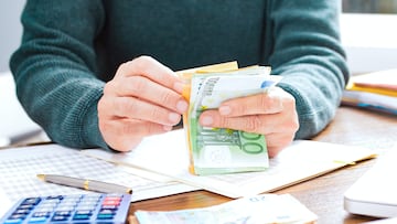 Los expertos recomiendan tener esta cantidad de dinero en efectivo en casa para emergencias