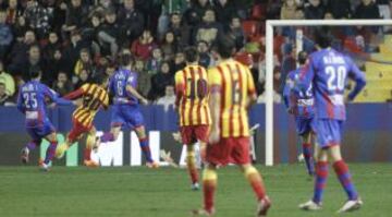 Tello, que fue el protagonista absoluto de la noche, también marcó el 1-4.