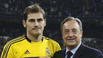 "IKER, IKER". Casillas escuchó como el público coreó su nombre y recibió el aplauso de compañeros y rivales.