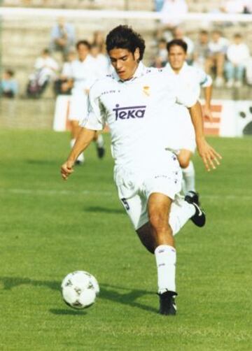 Álvaro Benito, es un exfutbolista formado en las categorías inferiores del Real Ávila y del Real Madrid Club de Fútbol, equipo del que sería posteriormente integrante de la primera plantilla. Desde septiembre de 2015 es el entrenador del equipo alevín "B" de las categorías inferiores del club madridista, trabajo que compagina con el de vocalista del grupo Pignoise desde su formación en 2002.