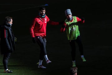 Diego Costa and Antoine Griezmann pictured in today's training session at the Wanda Metropolitano.