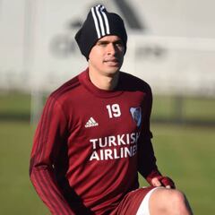 River se entrenó sin Centurión, que volvió a dar positivo