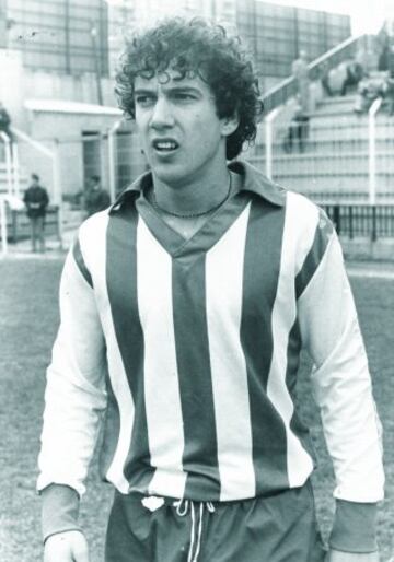 Jugador del Alavés desde 1978 a 1981. Jugó con el Deportivo Alavés en Segunda Division. Fue el máximo goleador de la categoría de plata en su última temporada con el conjunto Babazorro con 15 goles.