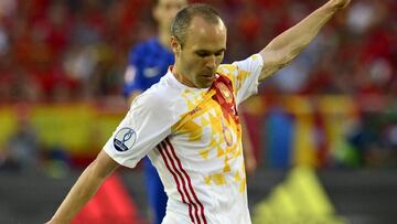 Andres Iniesta of Spain in action during the UEFA EURO 2016 group D preliminary round match between Croatia and Spain at Stade de Bordeaux in Bordeaux, France, 21 June 2016.