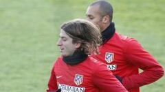 El Manchester está meditando hacer una oferta por Filipe Luis